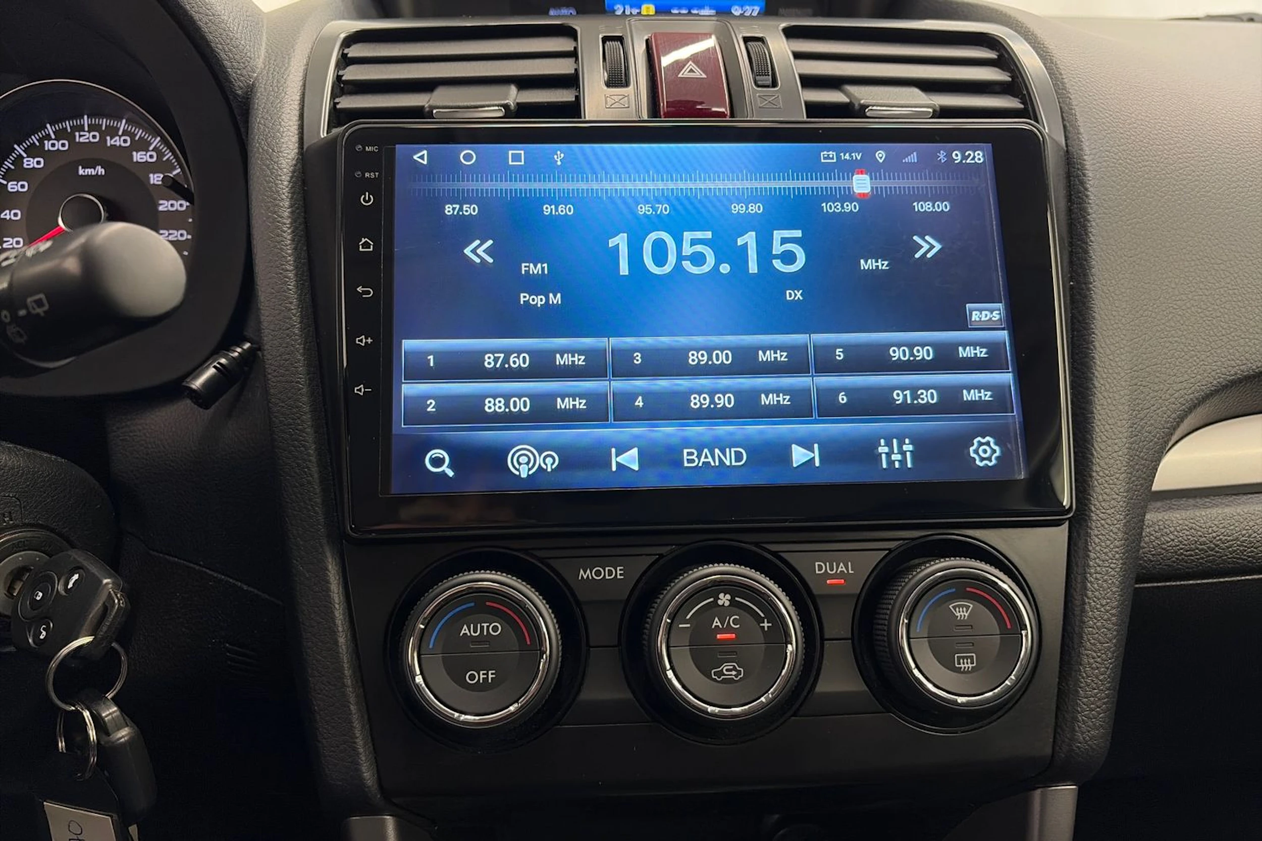 musta Subaru Forester 2013 kuva 18.