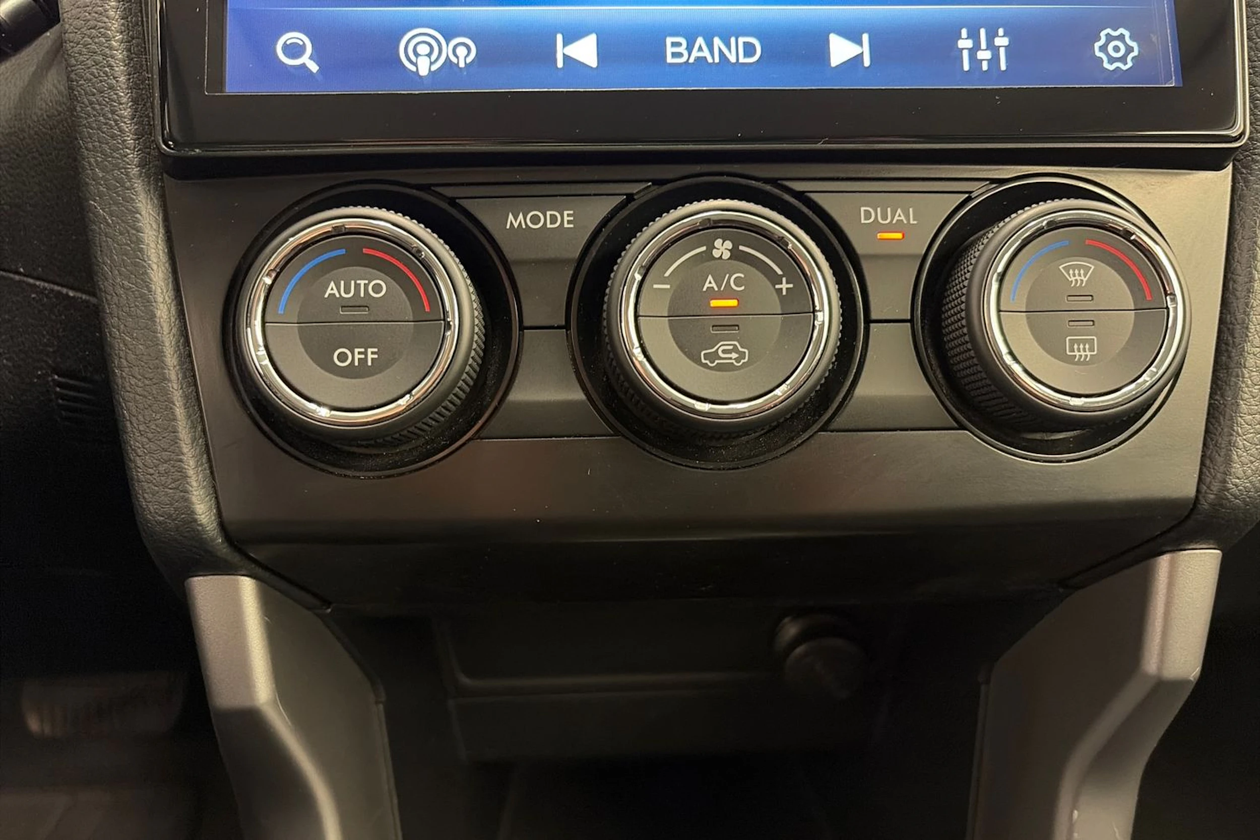 musta Subaru Forester 2013 kuva 19.