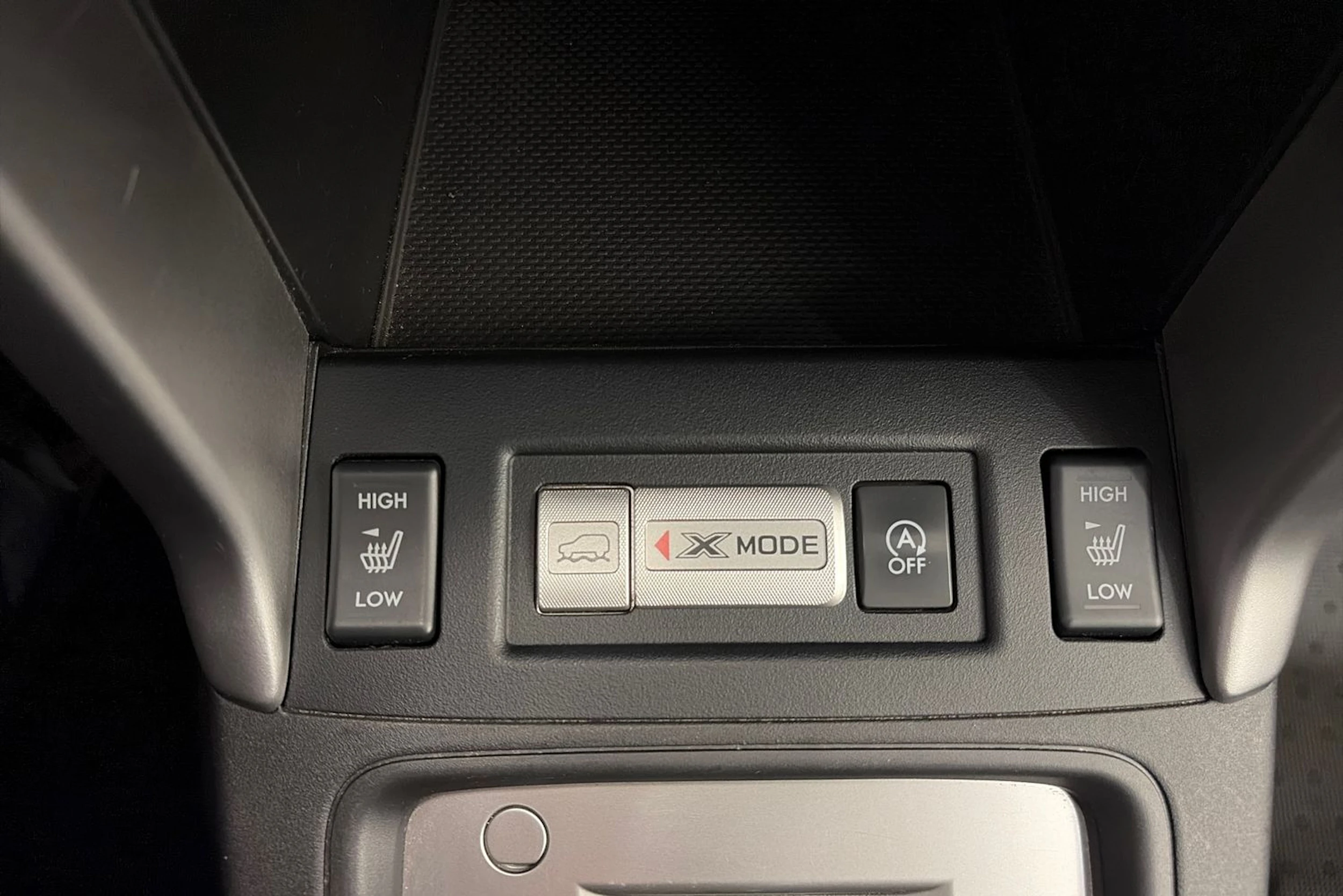 musta Subaru Forester 2013 kuva 21.