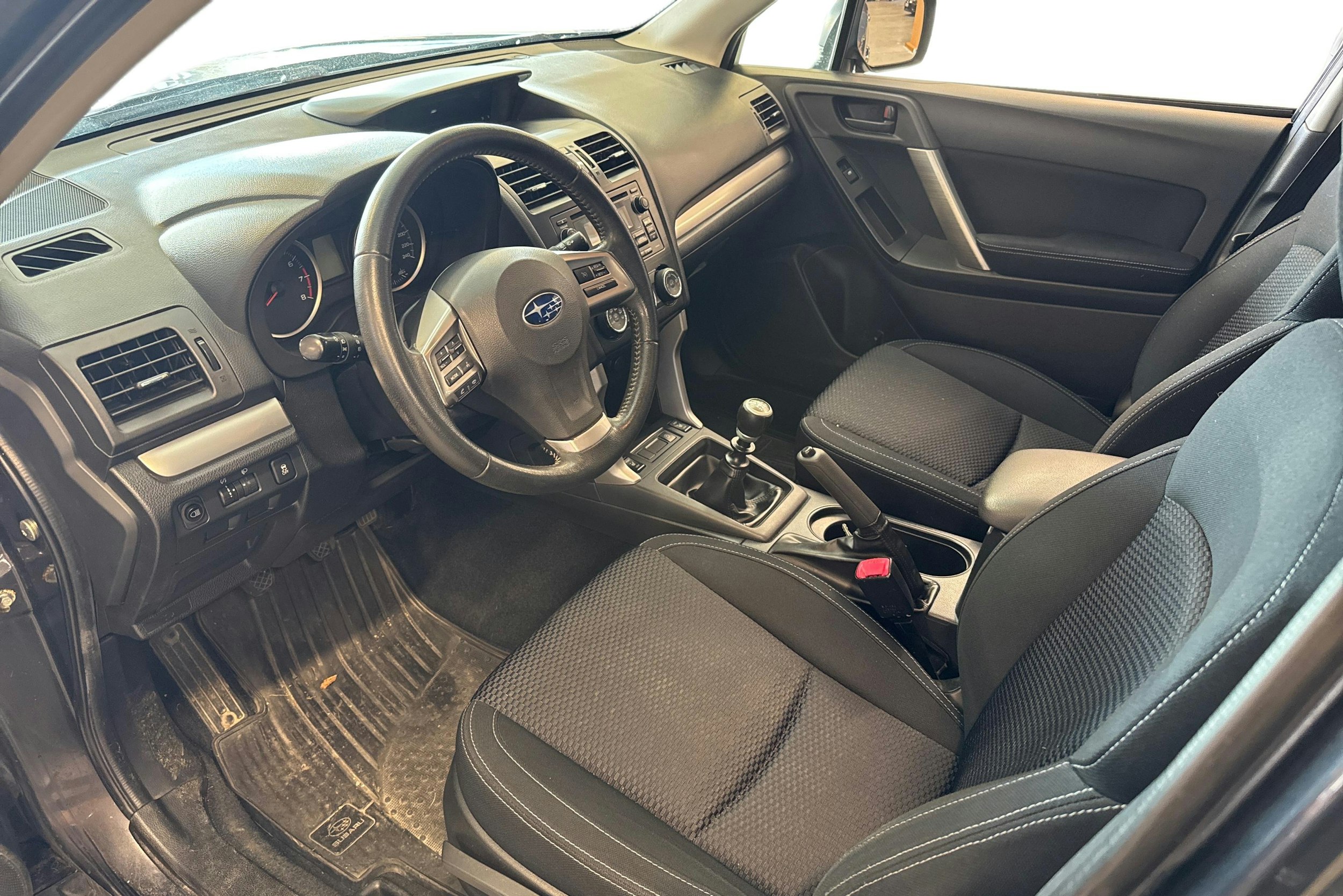 harmaa Subaru Forester 2013 kuva 3.