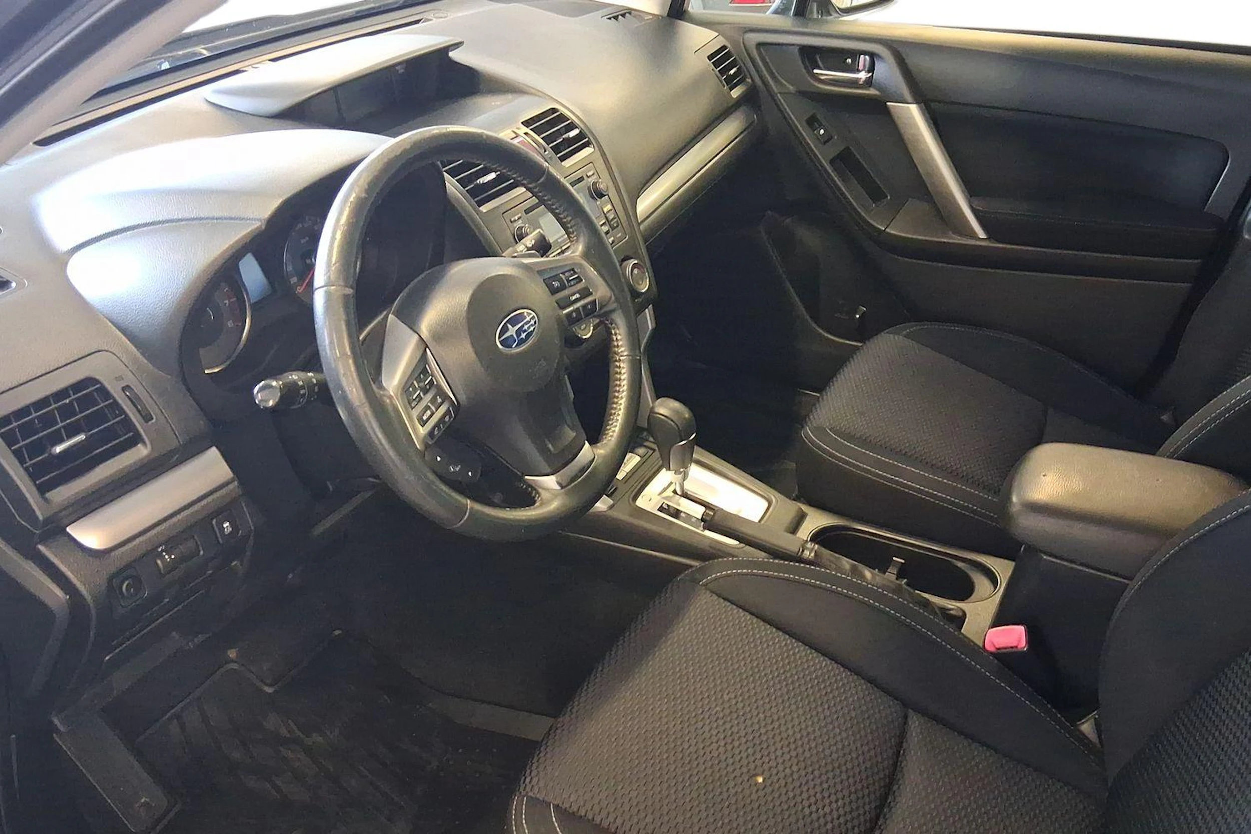 harmaa Subaru Forester 2014 kuva 6.