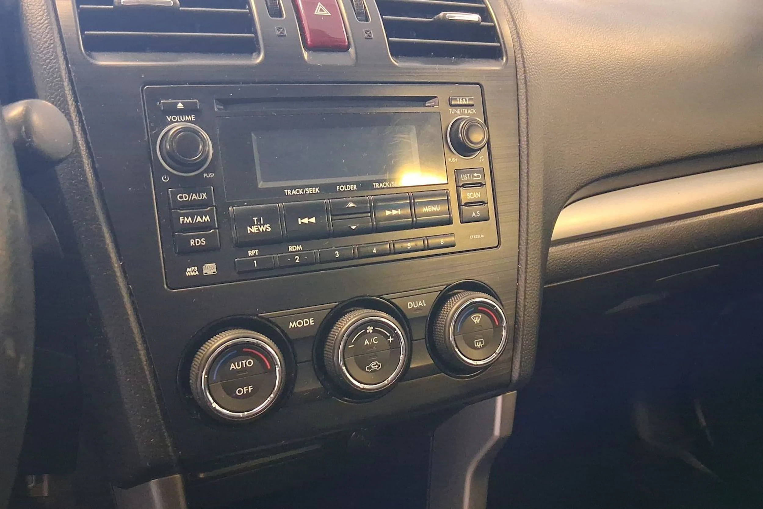 harmaa Subaru Forester 2014 kuva 14.