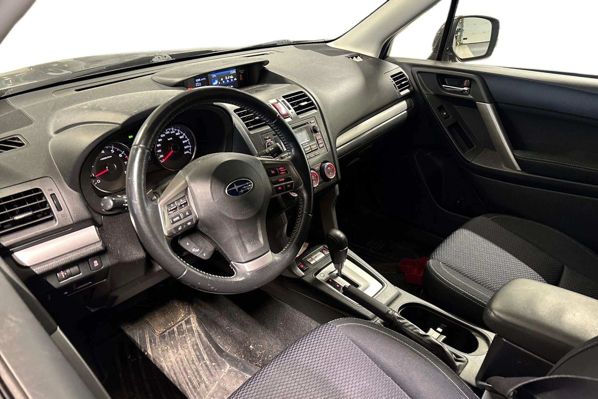 harmaa Subaru Forester 2014 kuva 3.