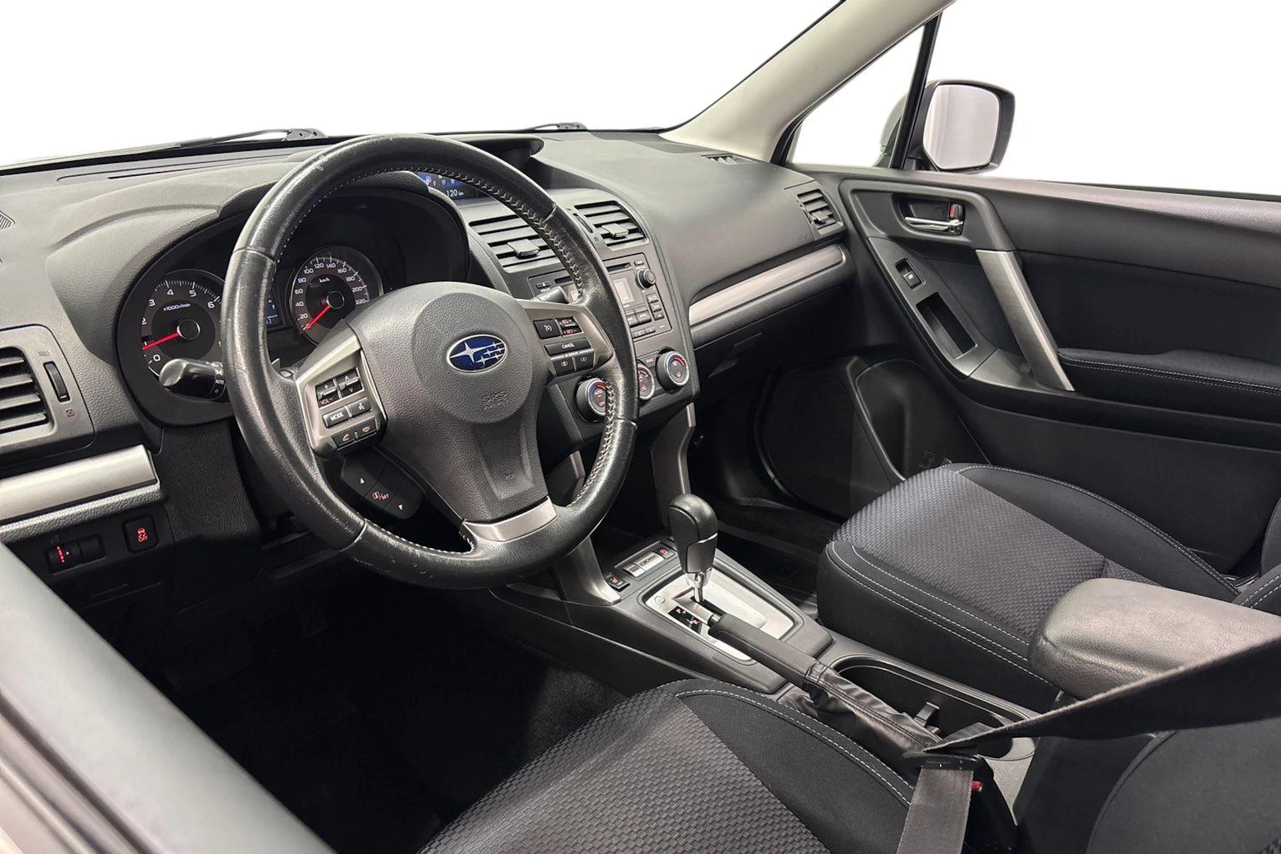 harmaa Subaru Forester 2014 kuva 6.