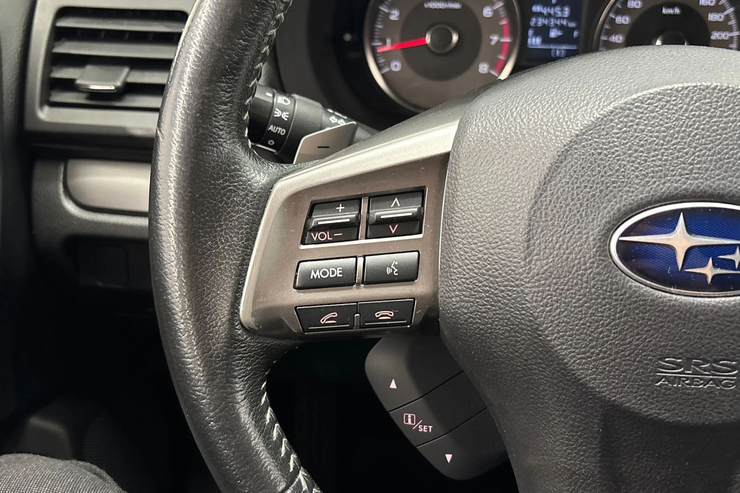 harmaa Subaru Forester 2014 kuva 11.