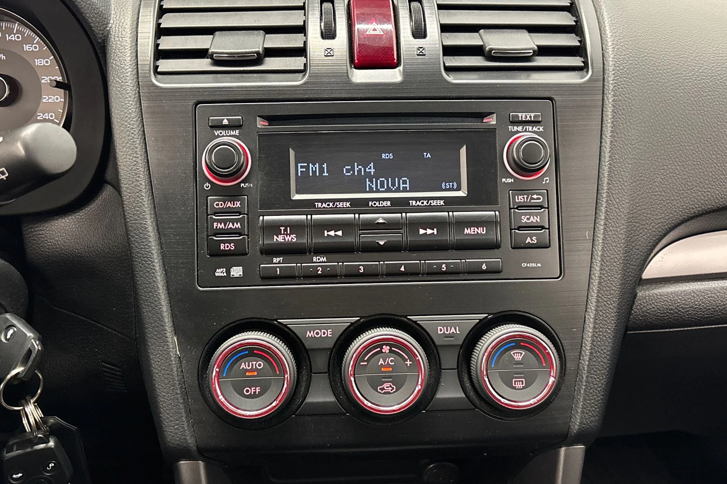 harmaa Subaru Forester 2014 kuva 16.