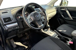 harmaa Subaru Forester 2014 kuva 3.