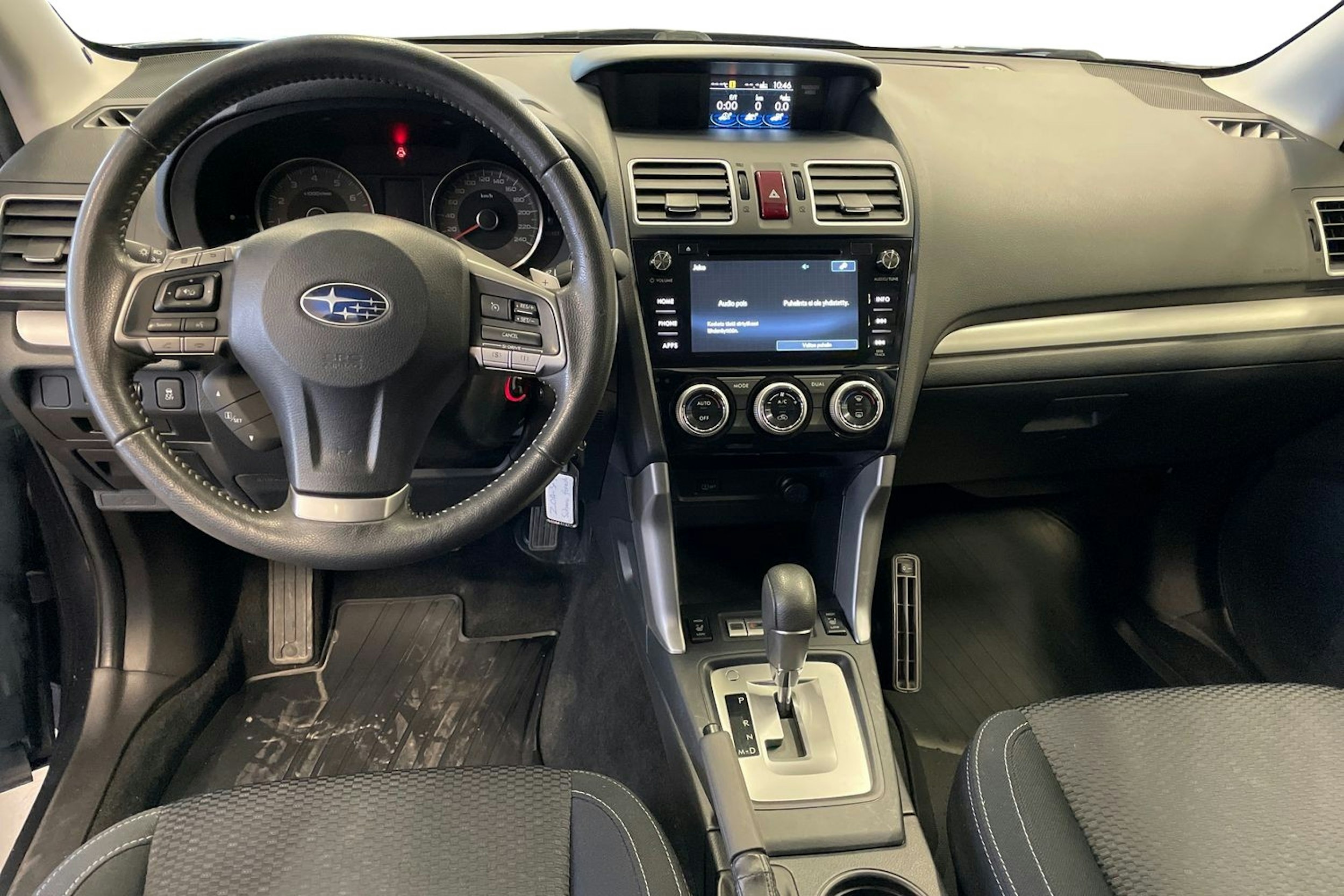 Harmaa Subaru Forester 2015 kuva 9.