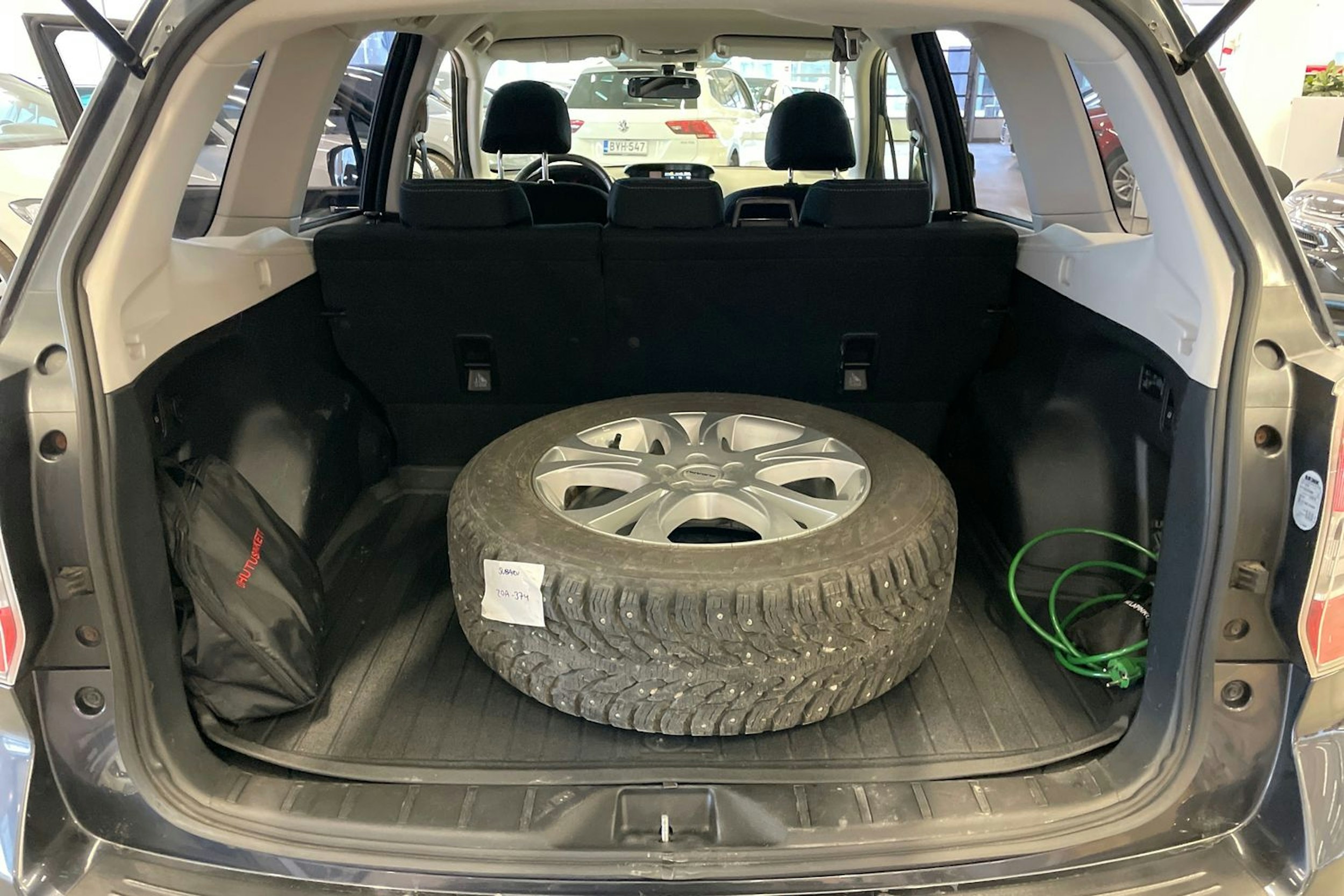 Harmaa Subaru Forester 2015 kuva 14.