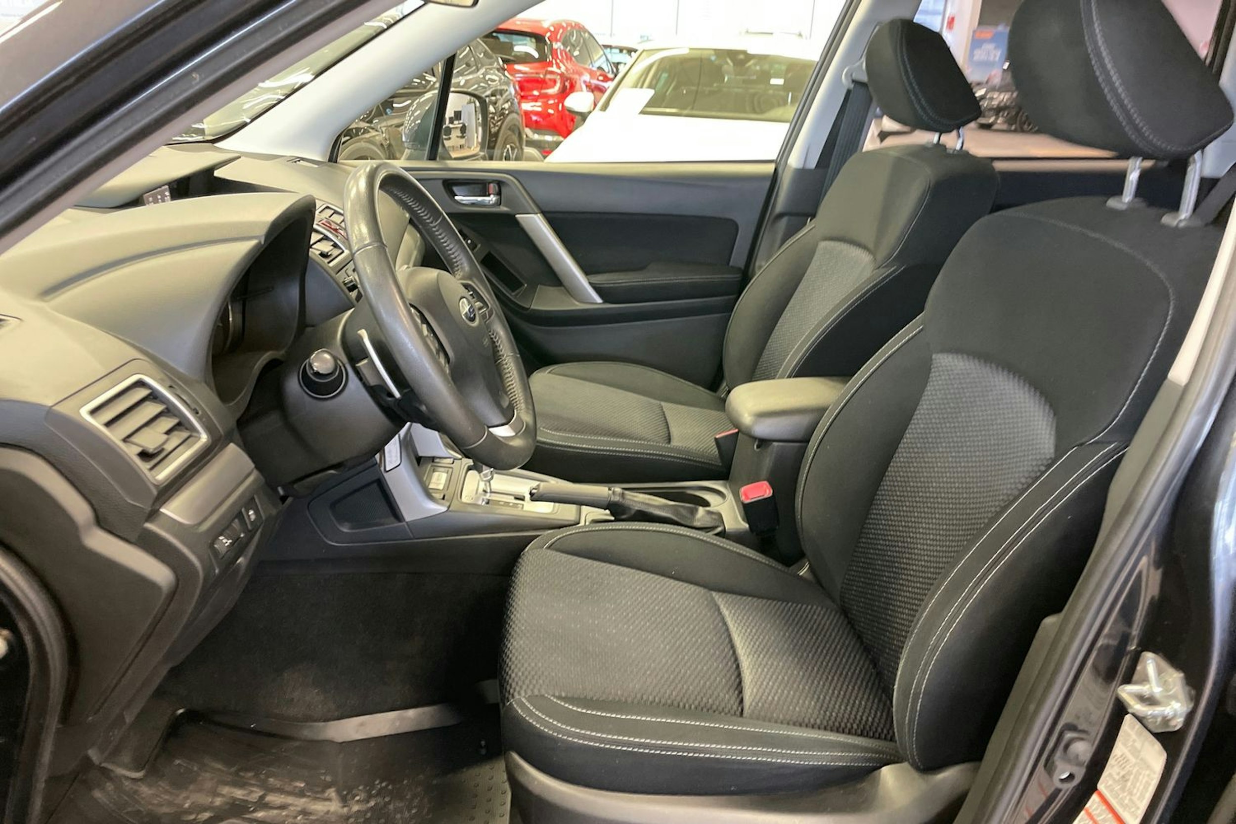 Harmaa Subaru Forester 2015 kuva 16.