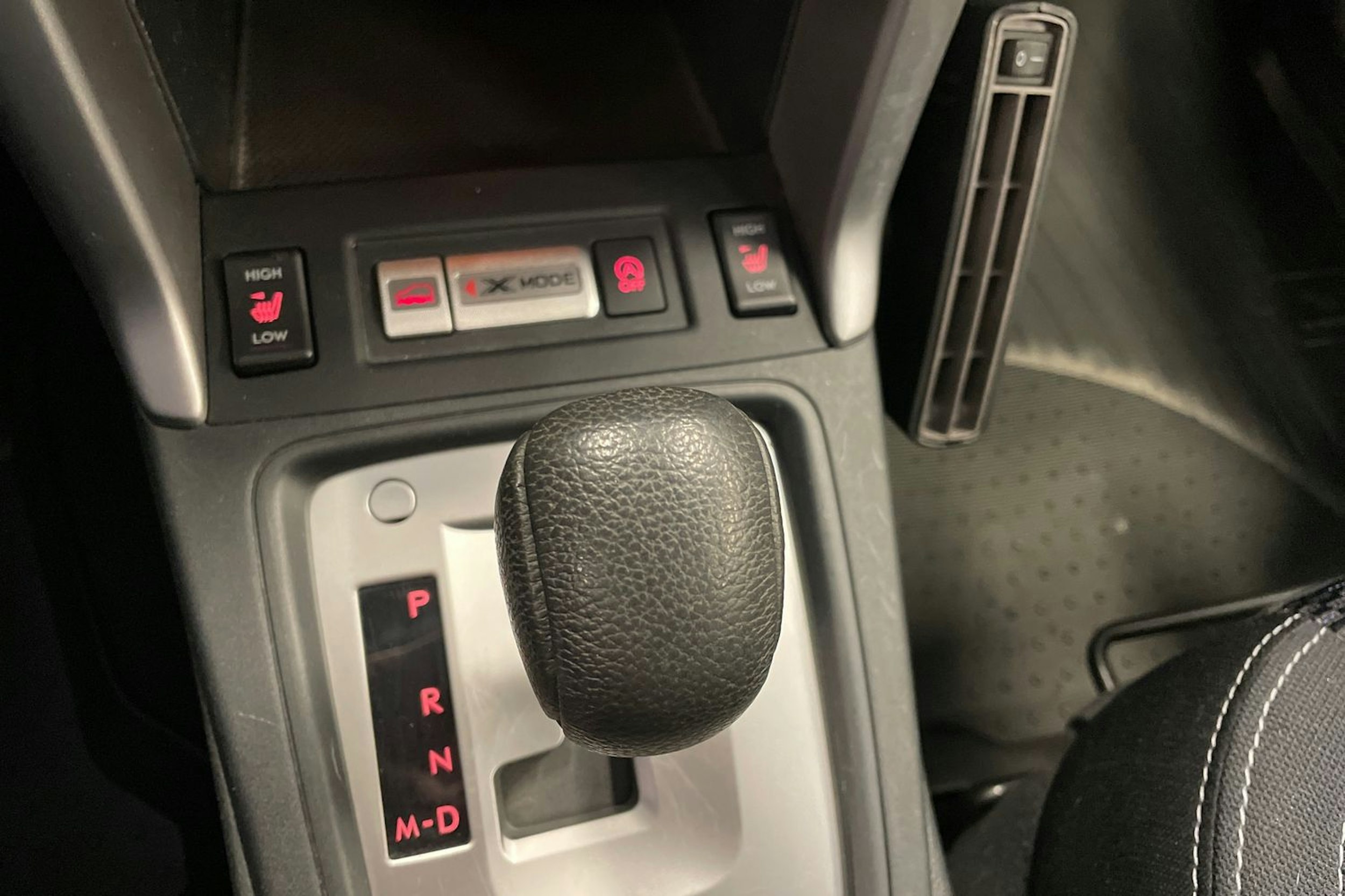 Harmaa Subaru Forester 2015 kuva 17.