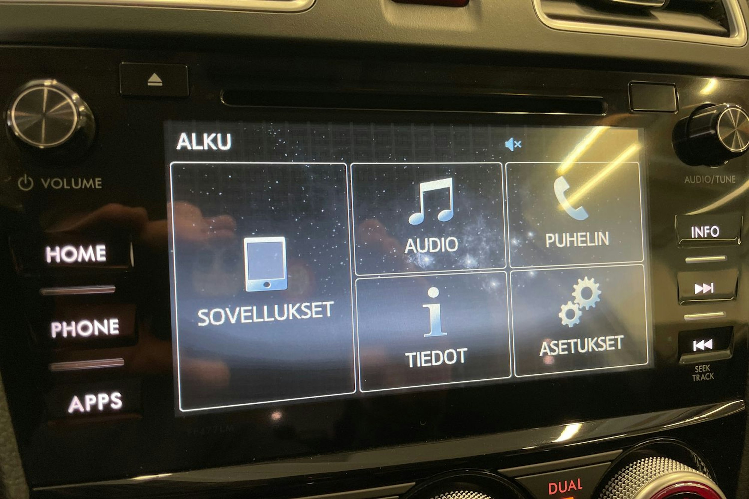 Harmaa Subaru Forester 2015 kuva 19.