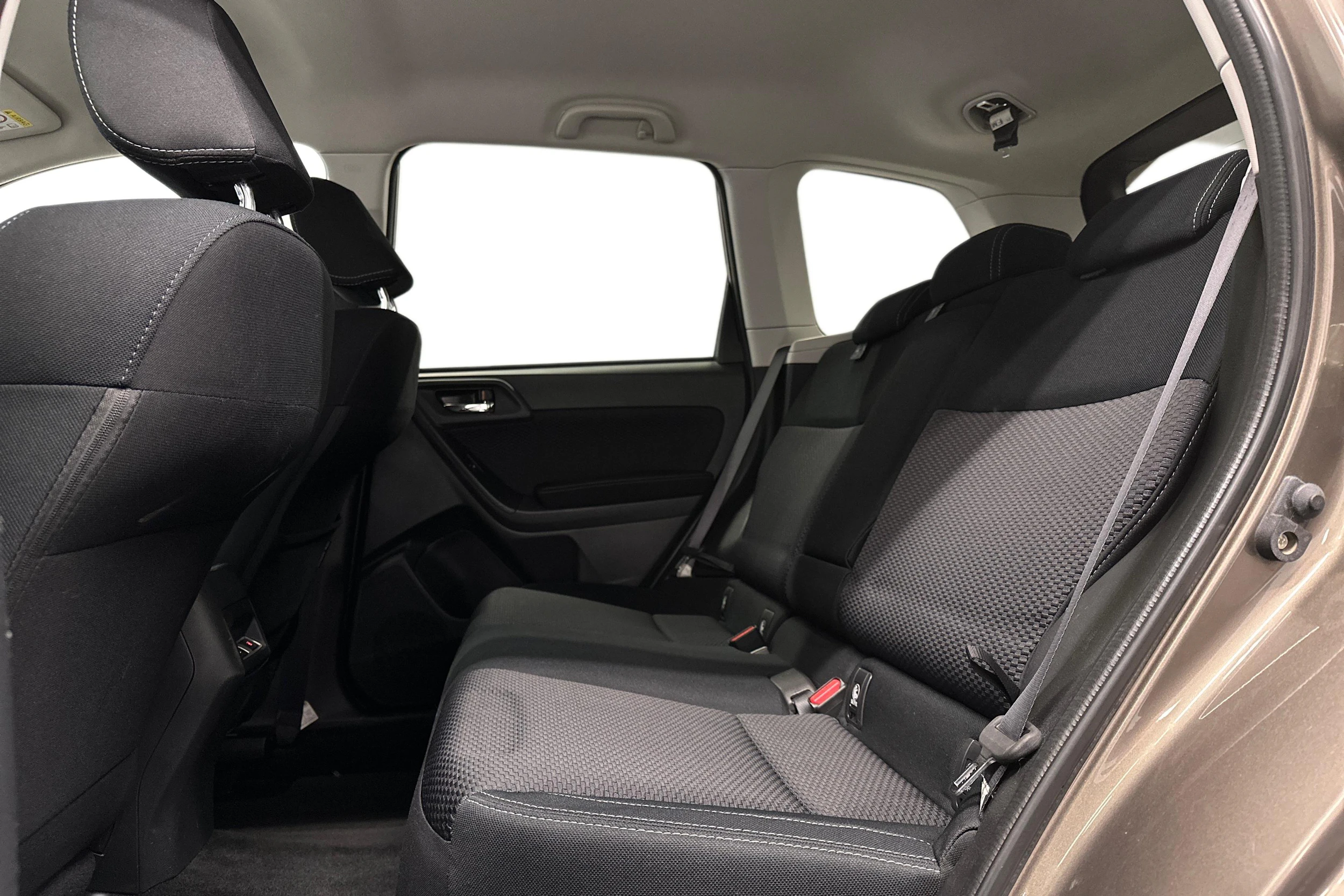 ruskea Subaru Forester 2016 kuva 4.