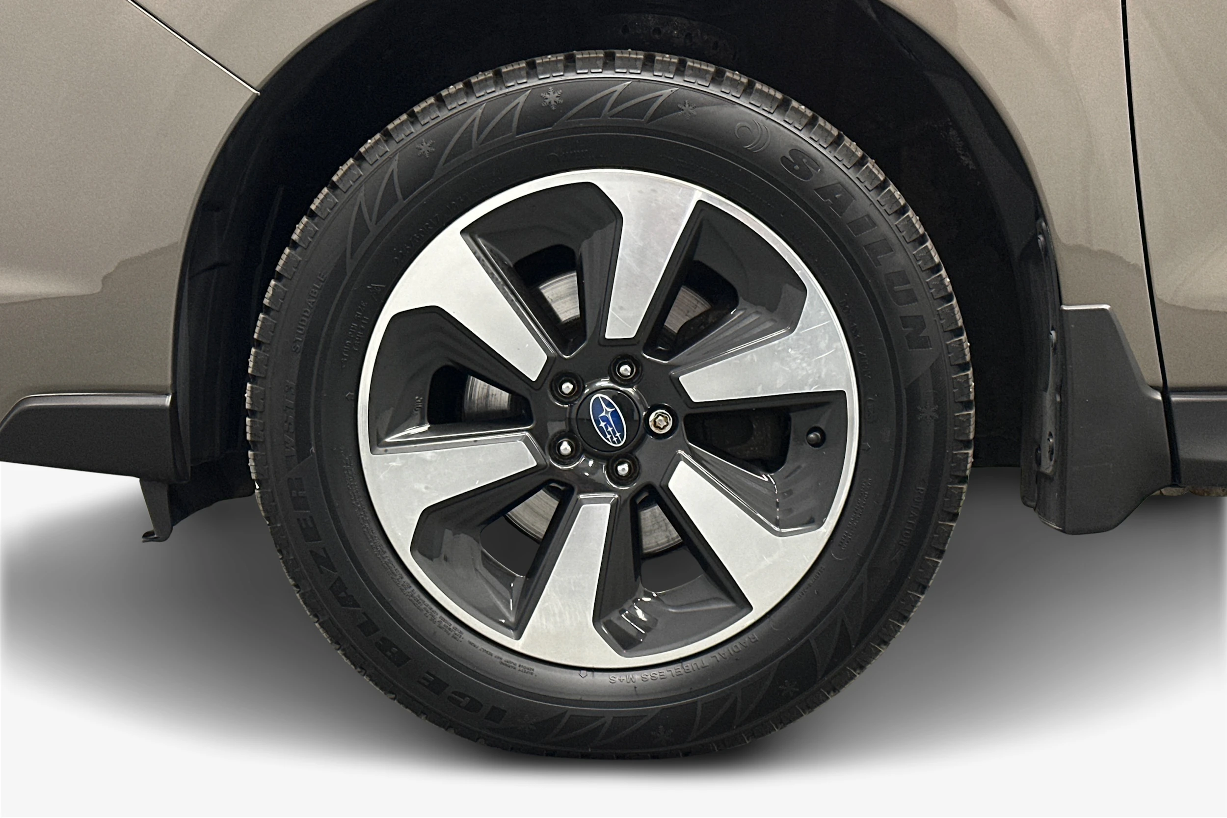 ruskea Subaru Forester 2016 kuva 5.