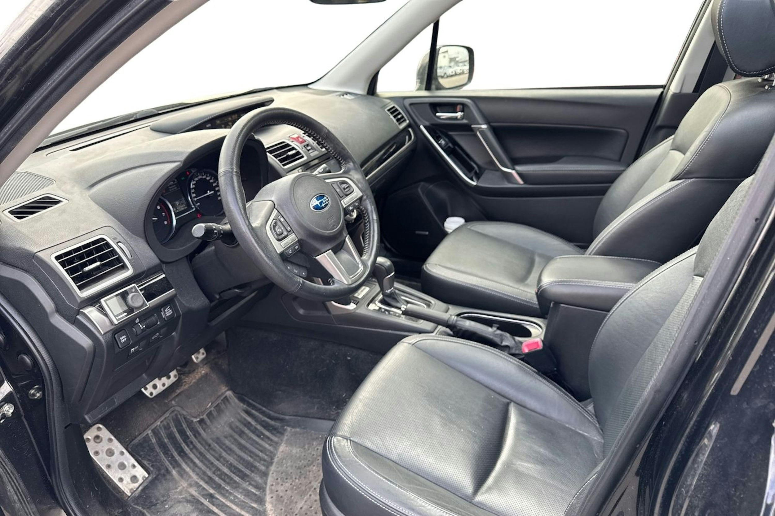 musta Subaru Forester 2016 kuva 3.