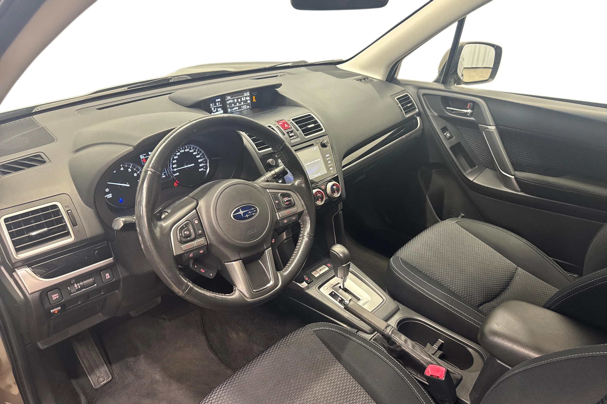 Ruskea (beige) Subaru Forester 2016 kuva 6.
