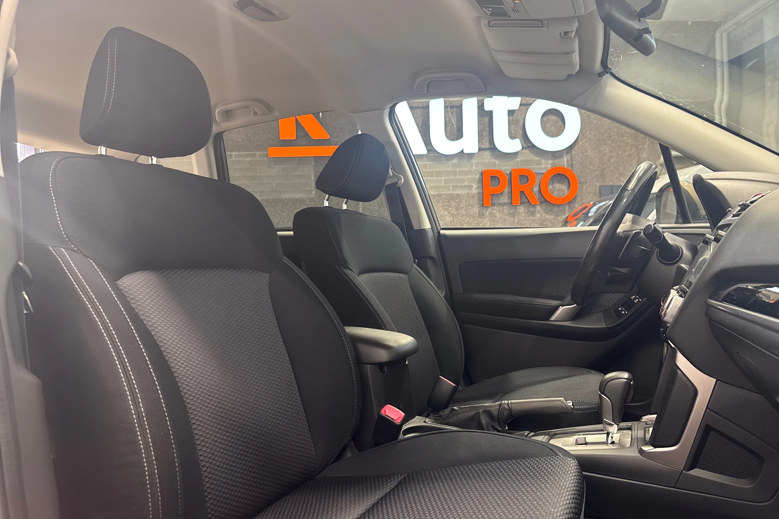 Ruskea (beige) Subaru Forester 2016 kuva 12.