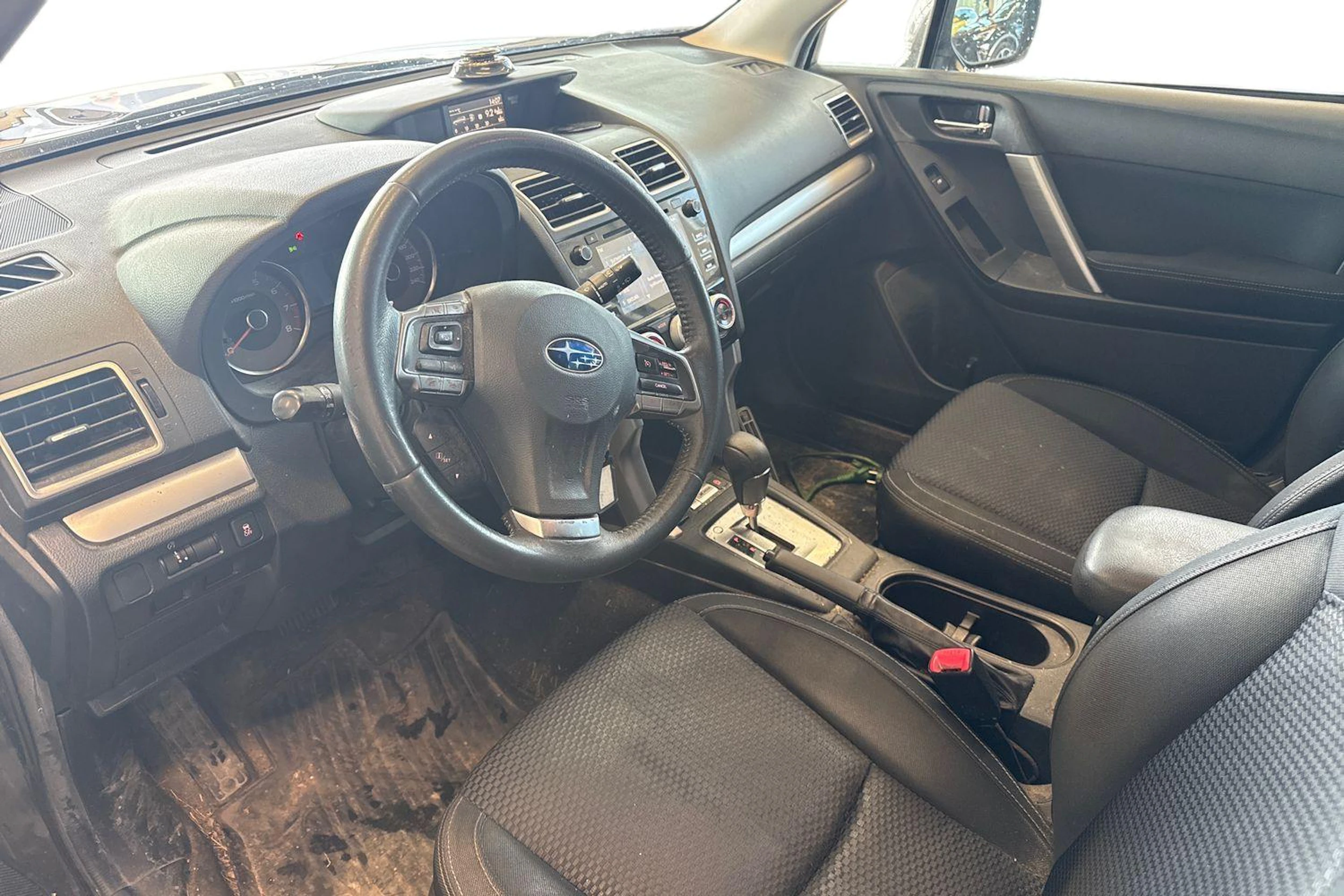 Harmaa Subaru Forester 2016 kuva 3.