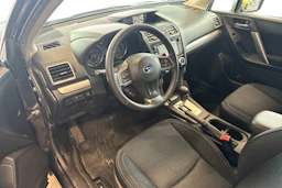 Harmaa Subaru Forester 2016 kuva 6.