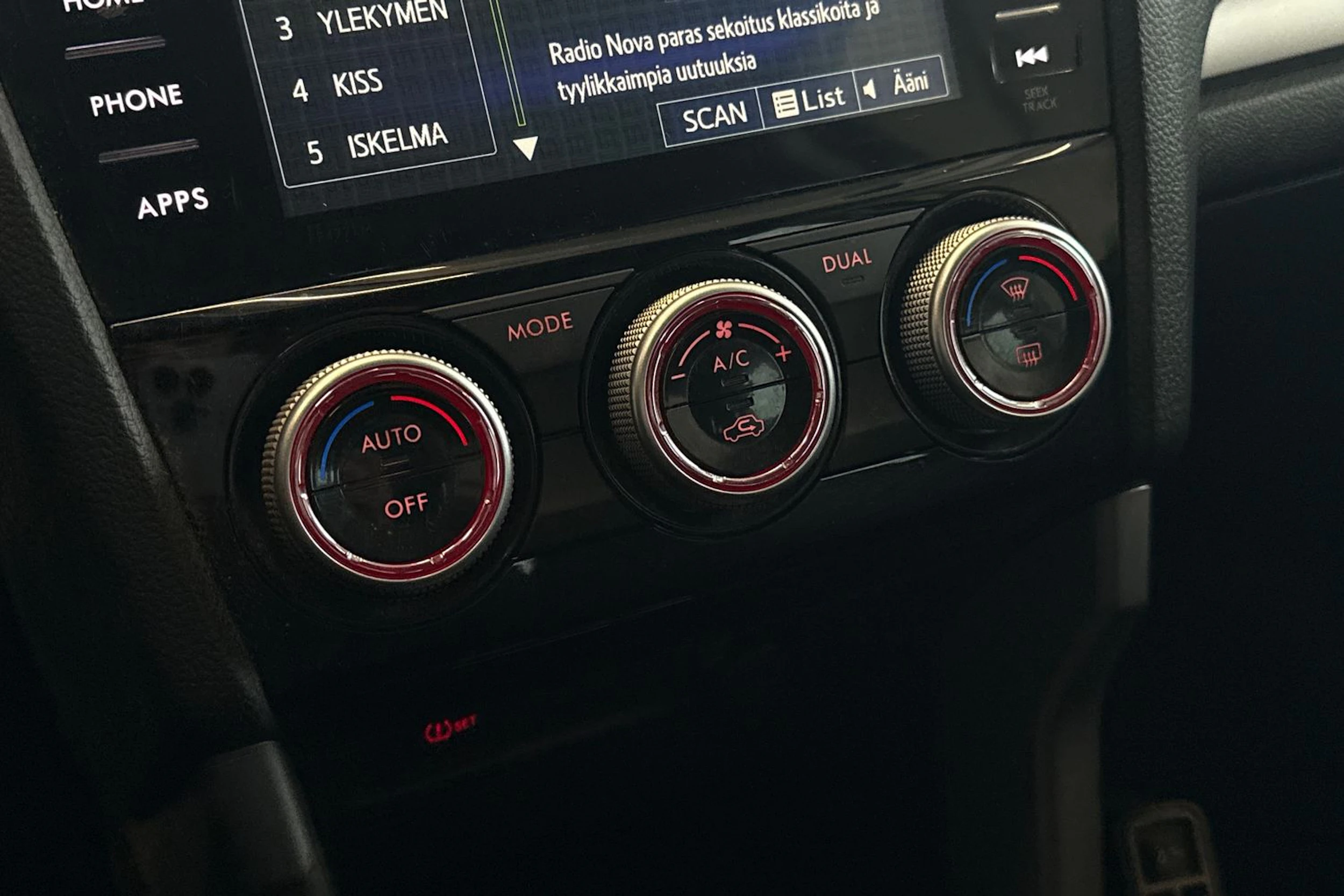 Harmaa Subaru Forester 2016 kuva 15.