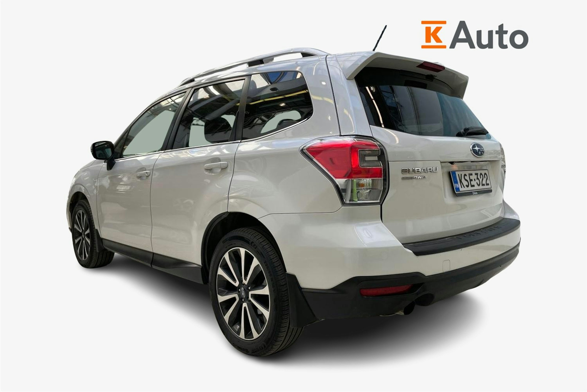 valkoinen Subaru Forester 2016 kuva 2.