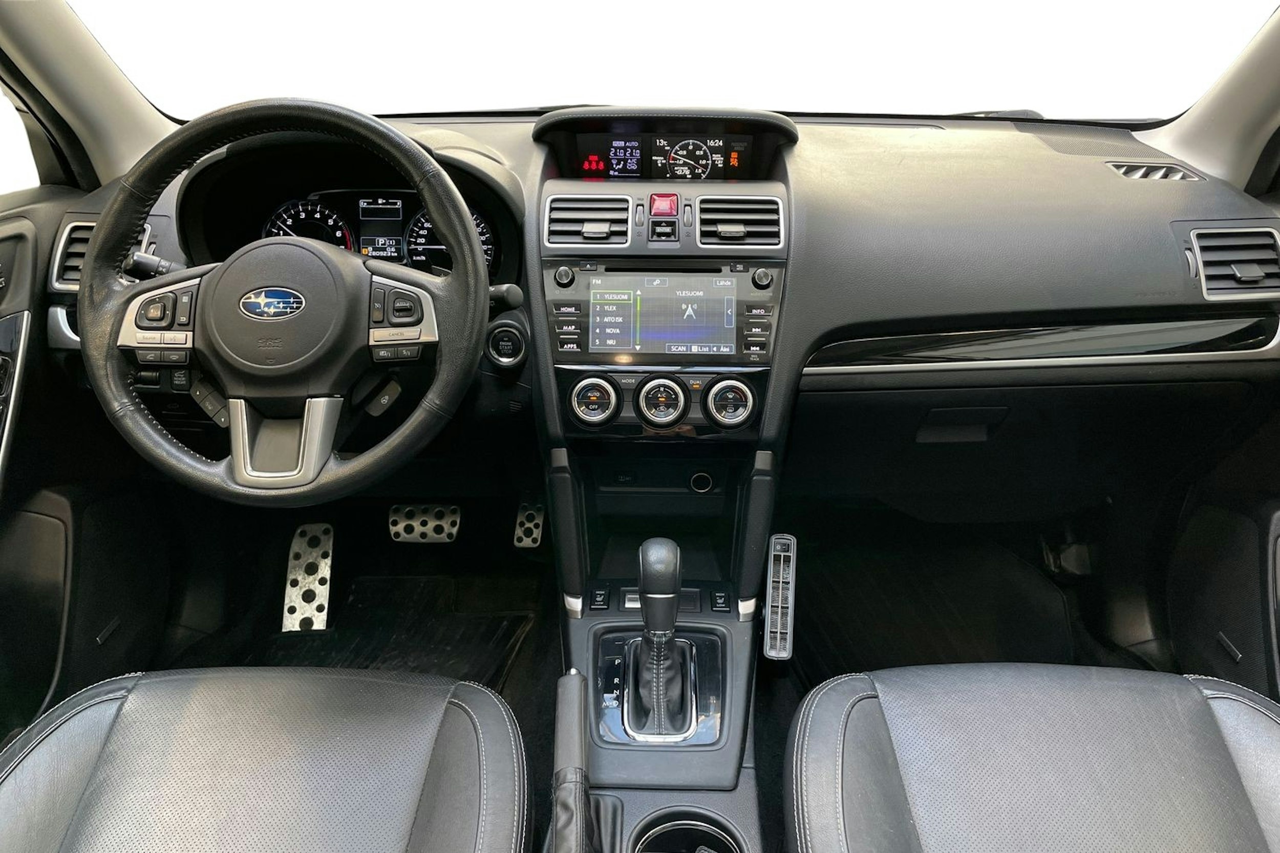 valkoinen Subaru Forester 2016 kuva 9.