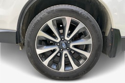 valkoinen Subaru Forester 2016 kuva 11.