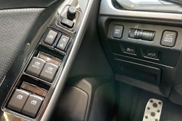 valkoinen Subaru Forester 2016 kuva 17.