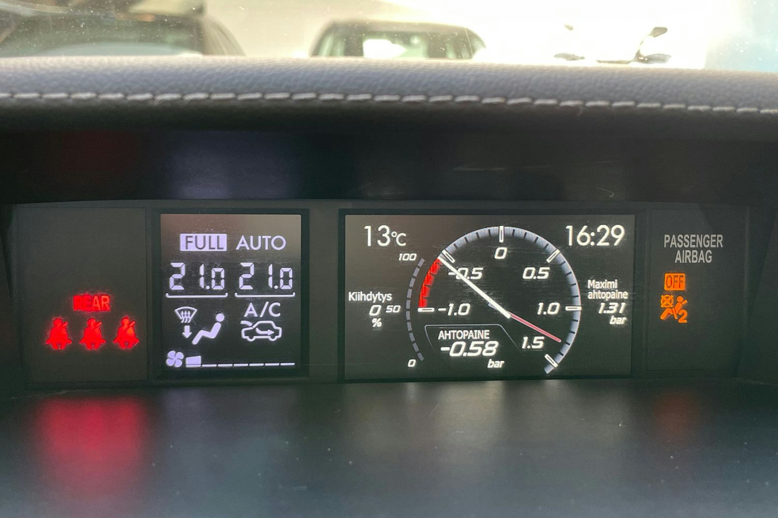 valkoinen Subaru Forester 2016 kuva 21.