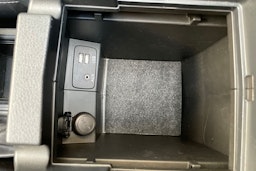 valkoinen Subaru Forester 2016 kuva 30.
