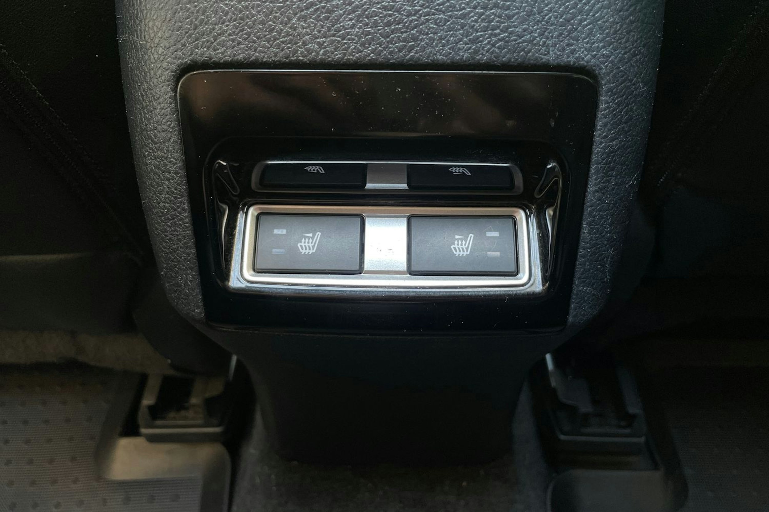 valkoinen Subaru Forester 2016 kuva 32.