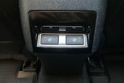 valkoinen Subaru Forester 2016 kuva 32.