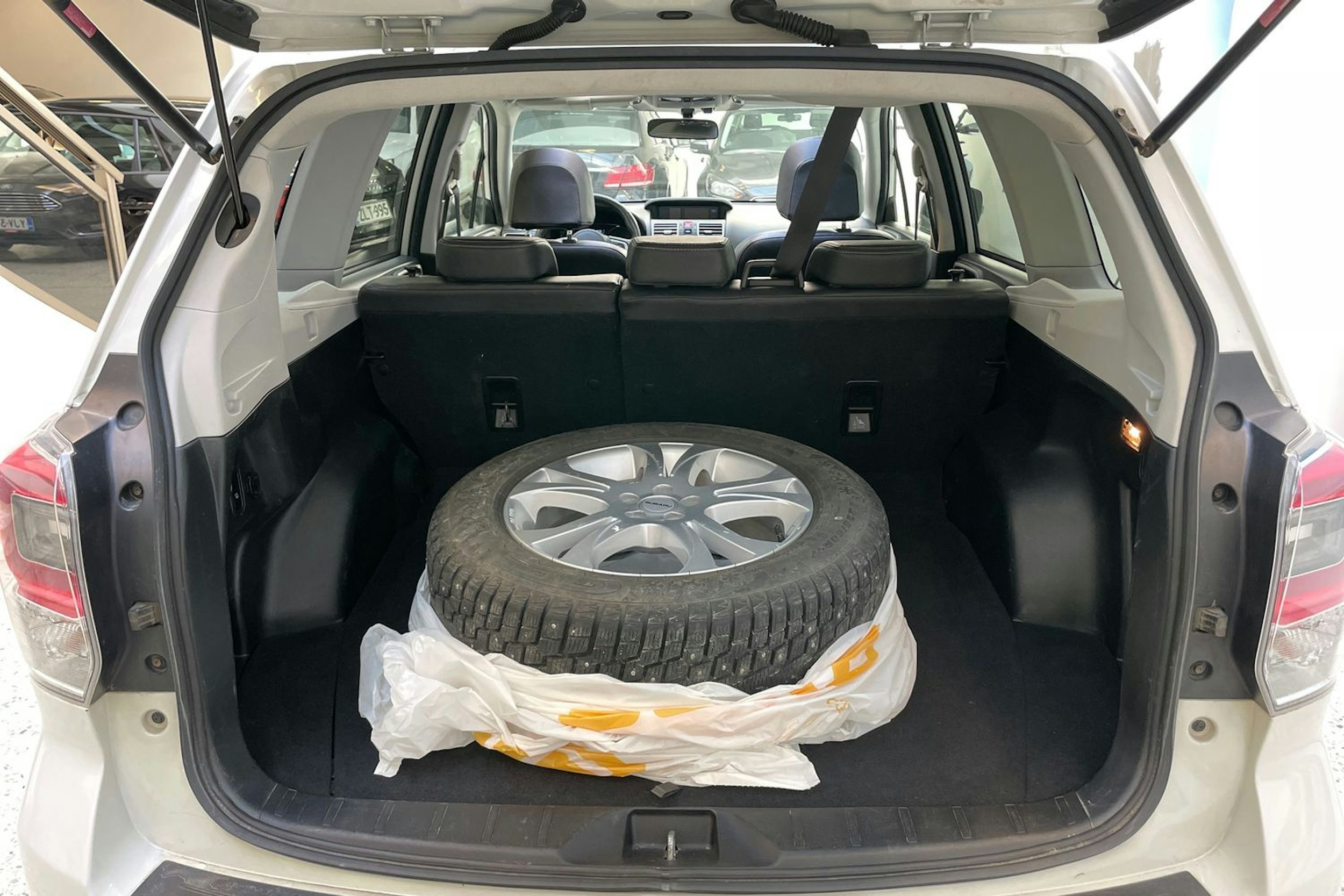 valkoinen Subaru Forester 2016 kuva 34.