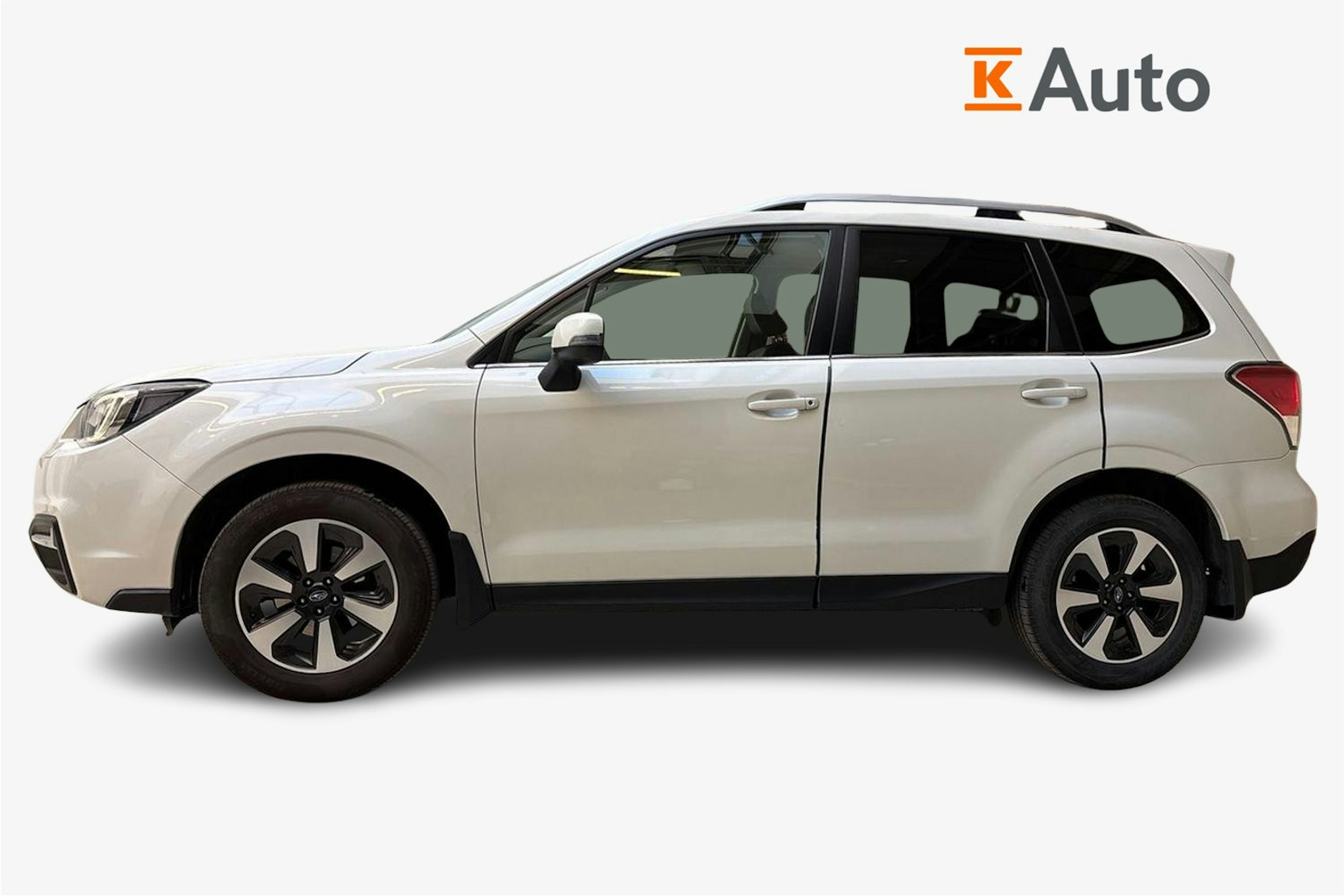 valkoinen Subaru Forester 2017 kuva 5.