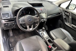 valkoinen Subaru Forester 2017 kuva 6.