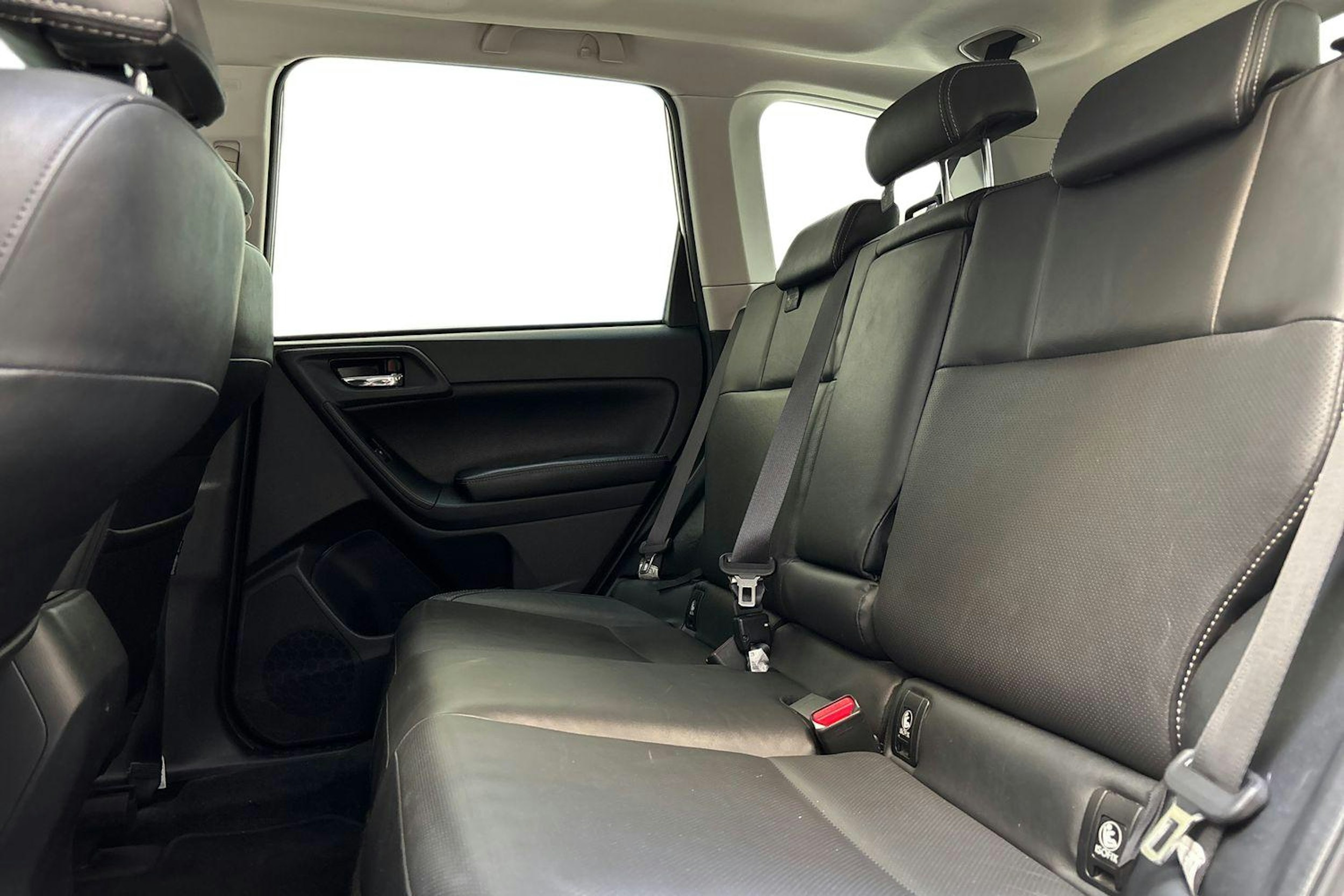 valkoinen Subaru Forester 2017 kuva 8.