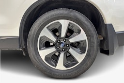 valkoinen Subaru Forester 2017 kuva 9.