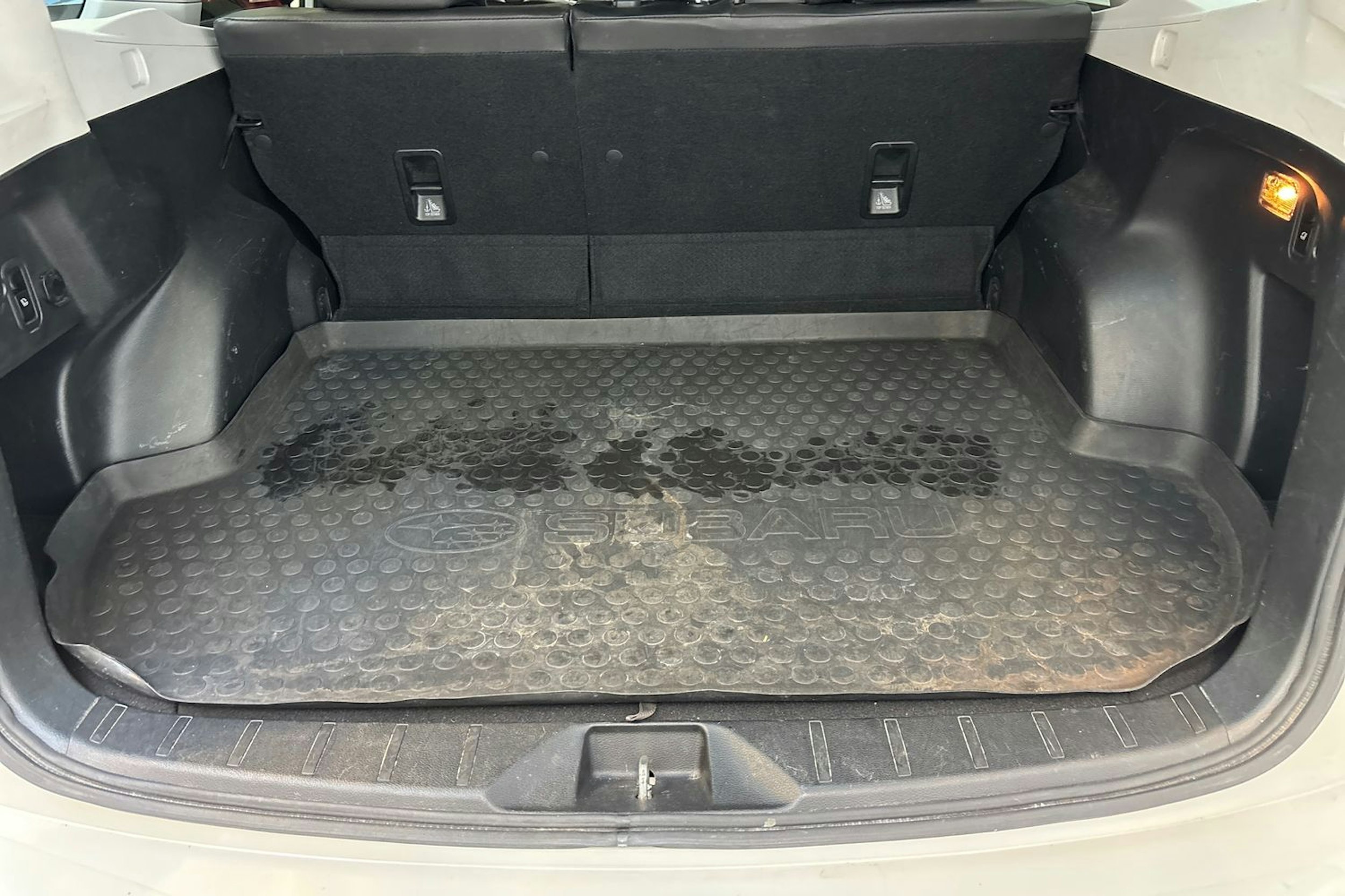 valkoinen Subaru Forester 2017 kuva 12.