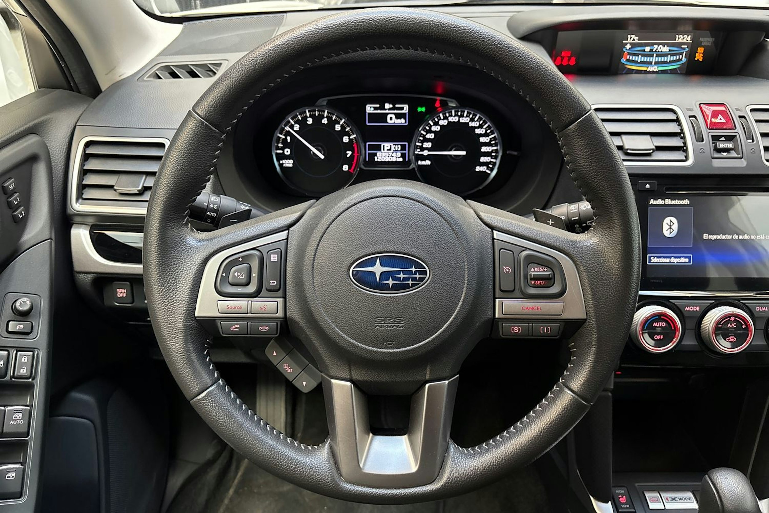 valkoinen Subaru Forester 2017 kuva 18.