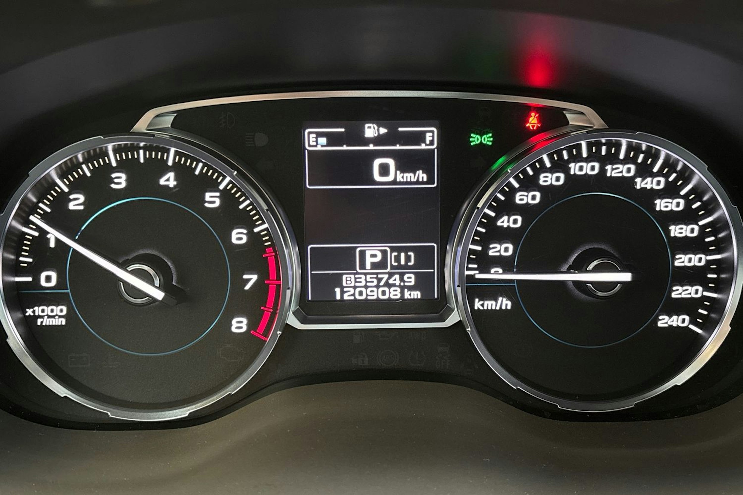 valkoinen Subaru Forester 2017 kuva 19.