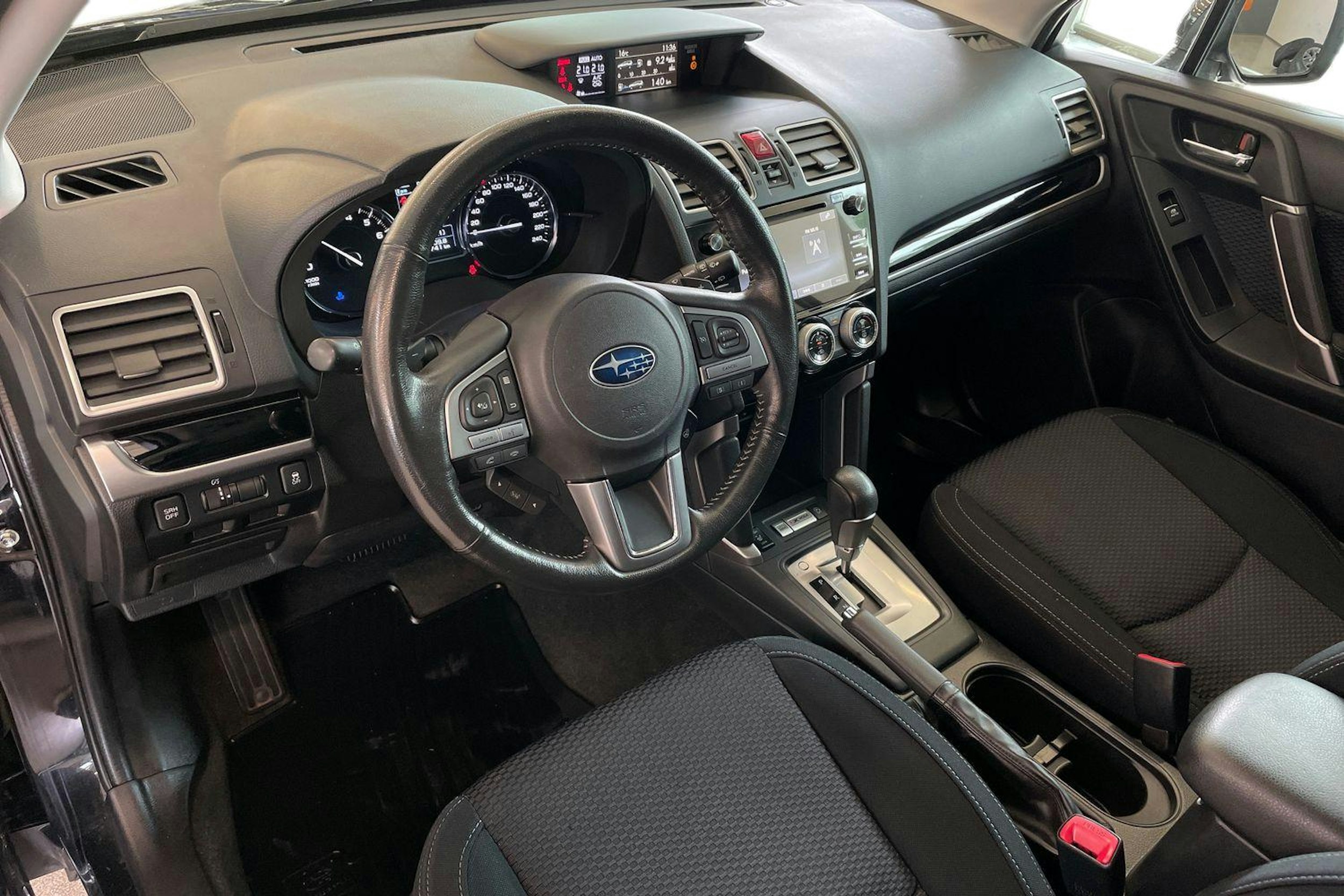 Musta Subaru Forester 2017 kuva 7.