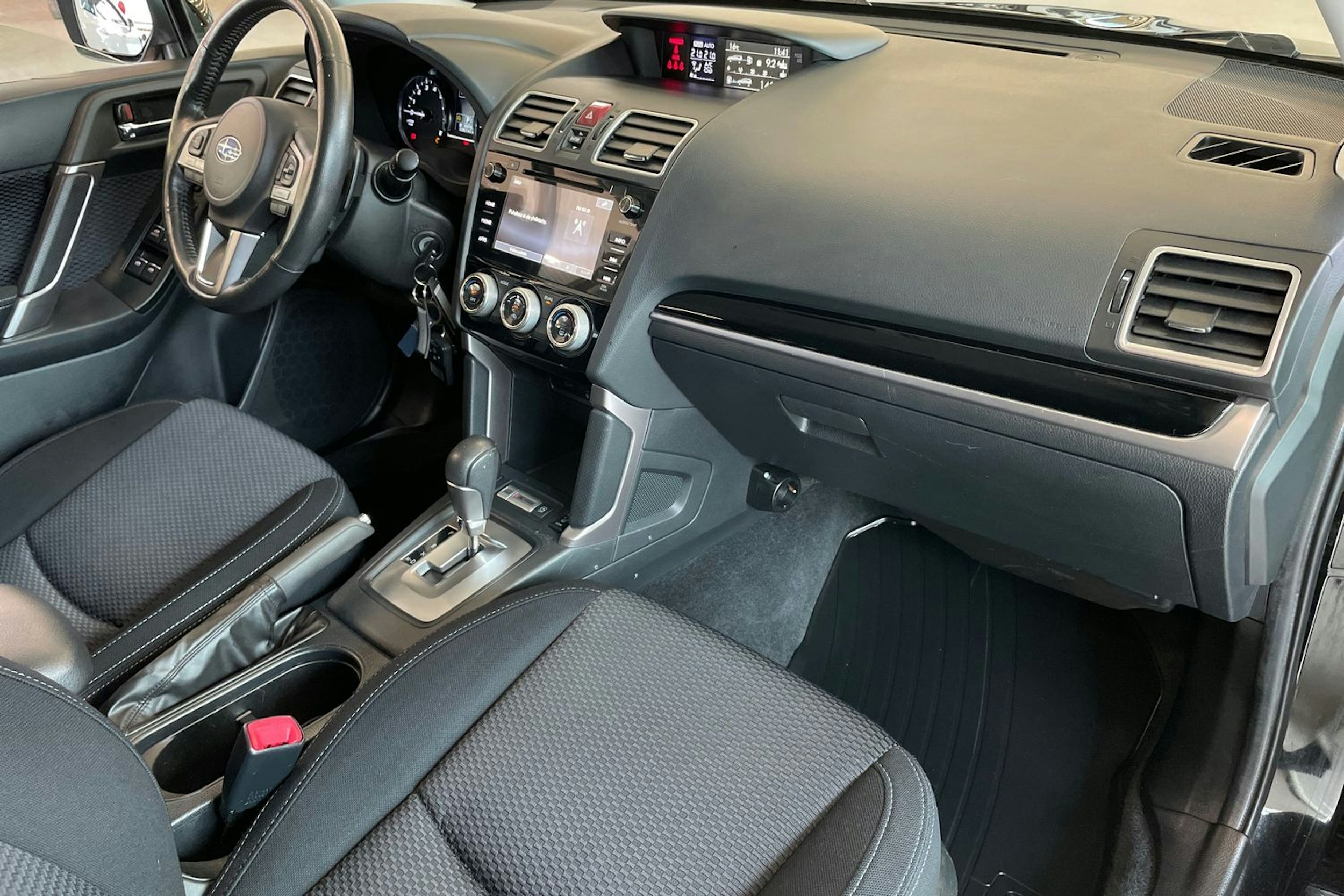 Musta Subaru Forester 2017 kuva 29.