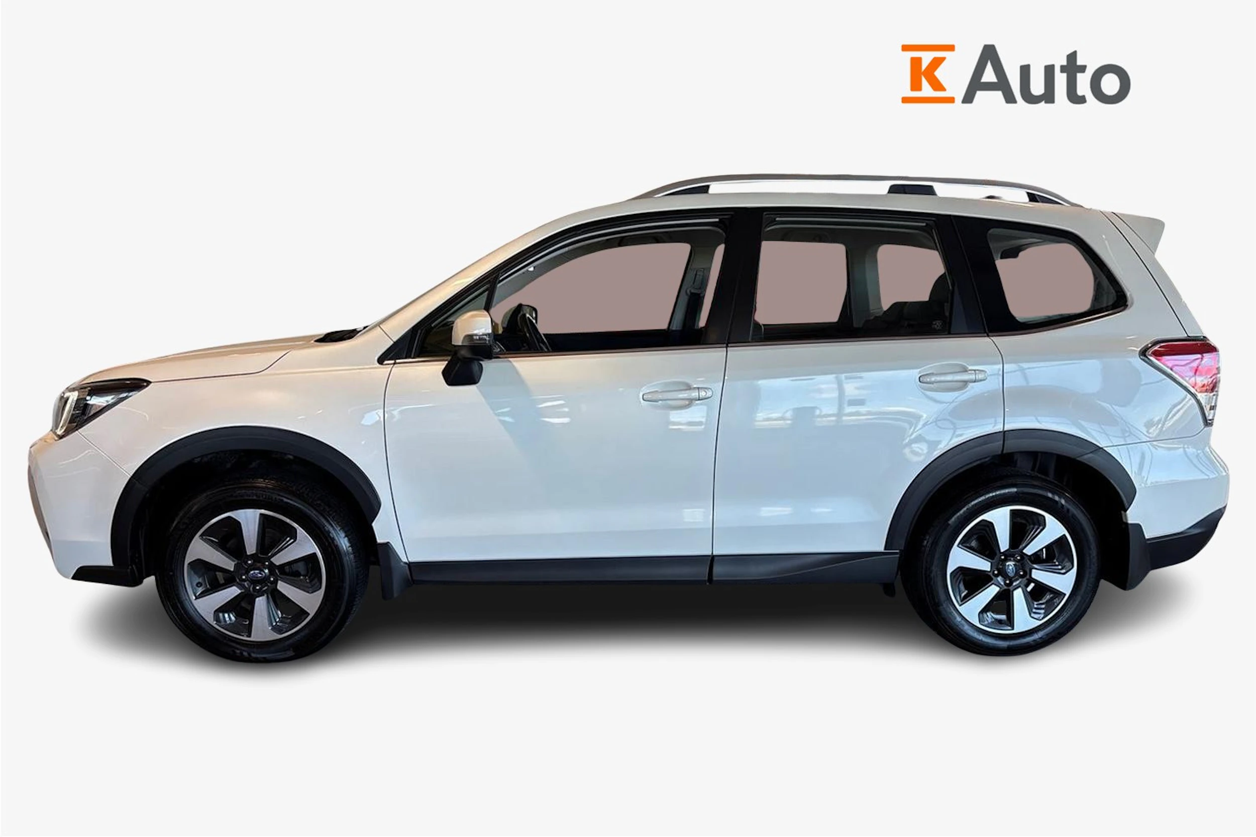 Valkoinen Subaru Forester 2019 kuva 5.