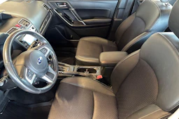 Valkoinen Subaru Forester 2019 kuva 6.