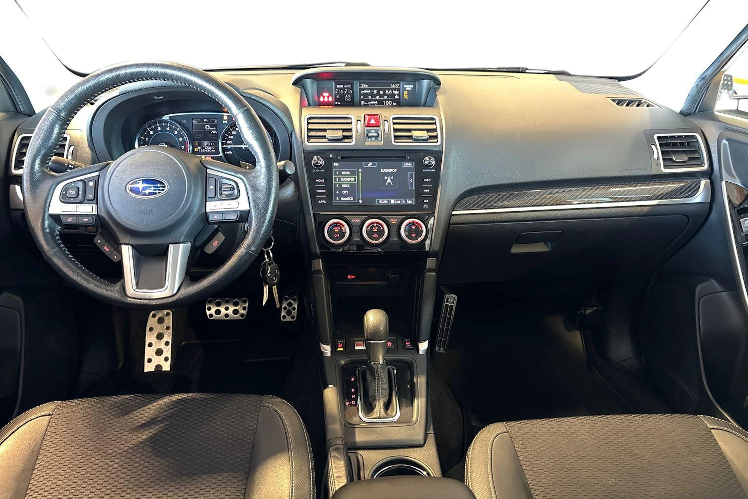 Valkoinen Subaru Forester 2019 kuva 7.