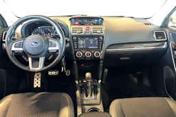 Valkoinen Subaru Forester 2019 kuva 7.