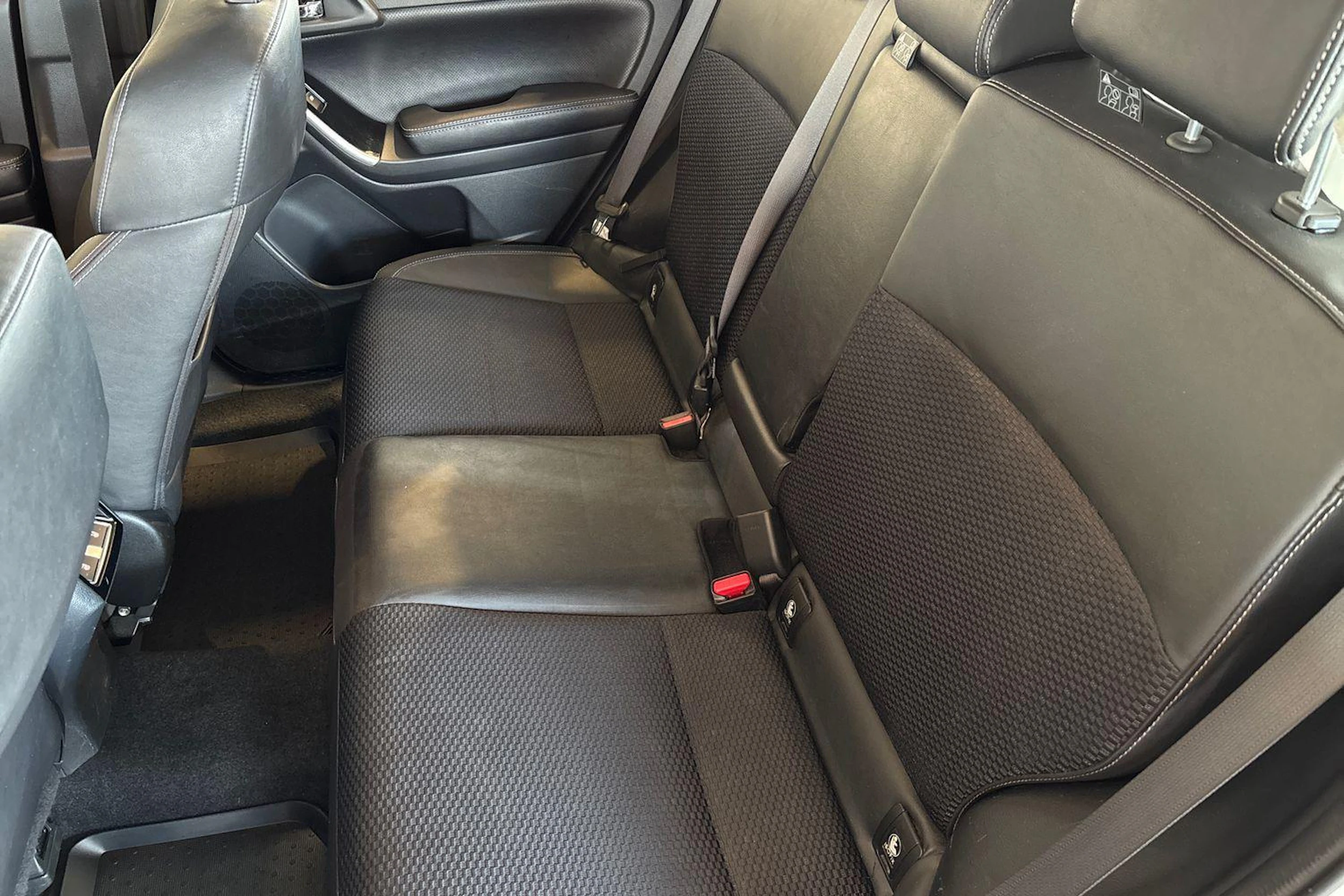 Valkoinen Subaru Forester 2019 kuva 8.