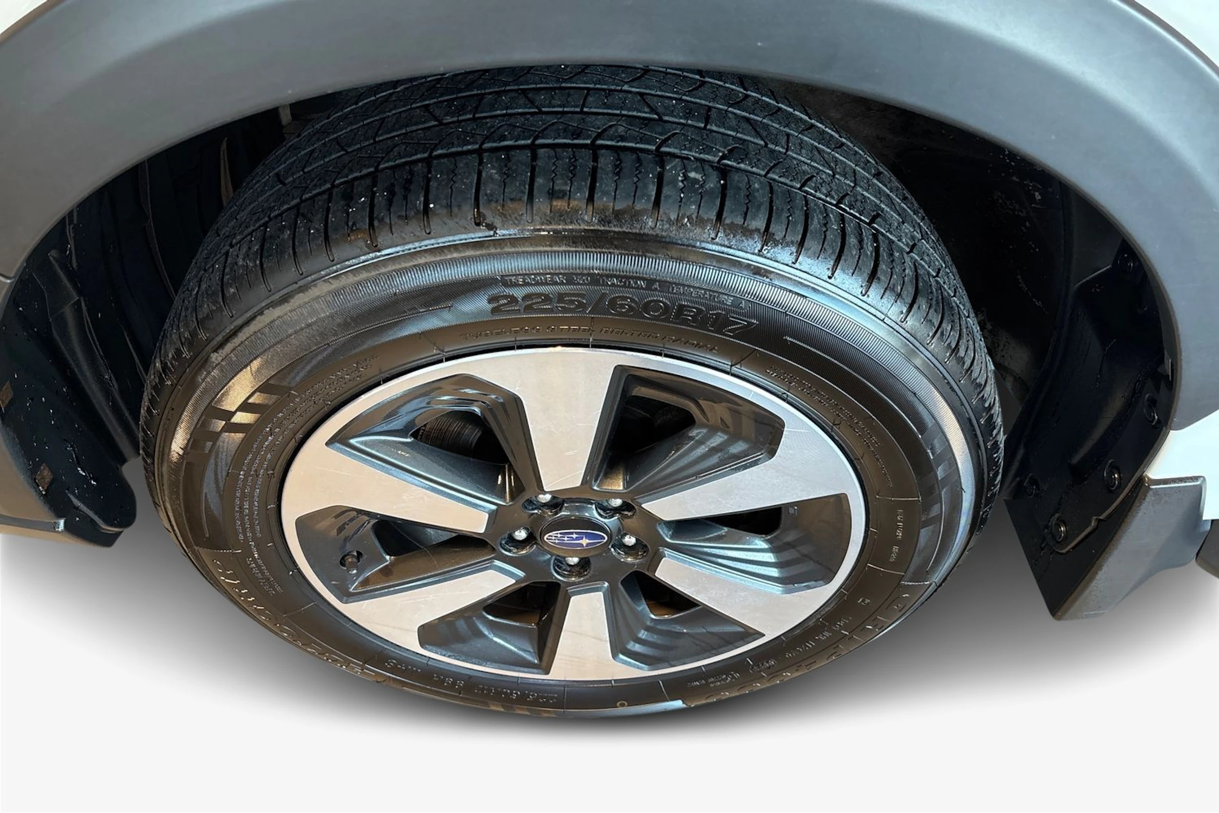 Valkoinen Subaru Forester 2019 kuva 9.
