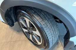 Valkoinen Subaru Forester 2019 kuva 10.