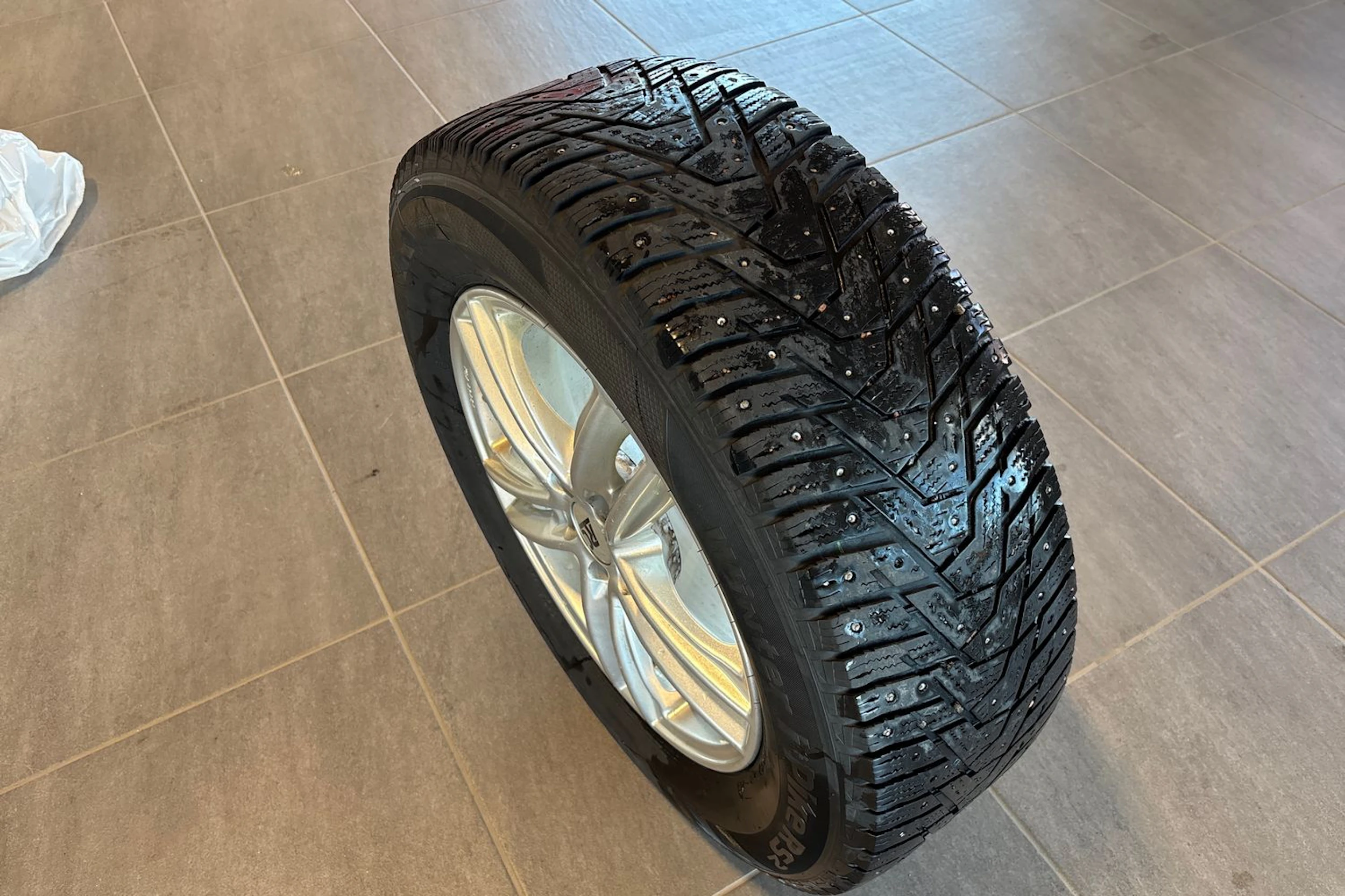 Valkoinen Subaru Forester 2019 kuva 11.